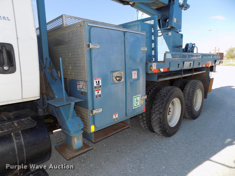 image for item DE7659 2005 International 7400 digger derrick truck