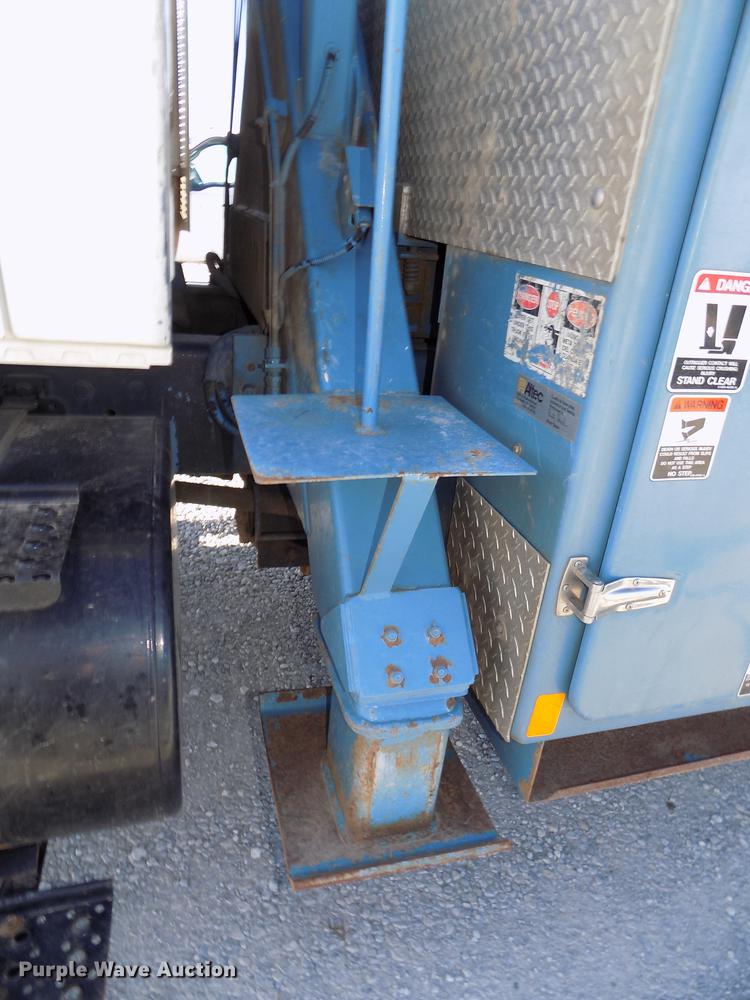 image for item DE7659 2005 International 7400 digger derrick truck