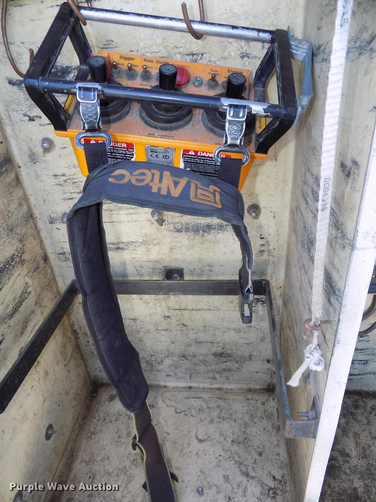 image for item DE7659 2005 International 7400 digger derrick truck