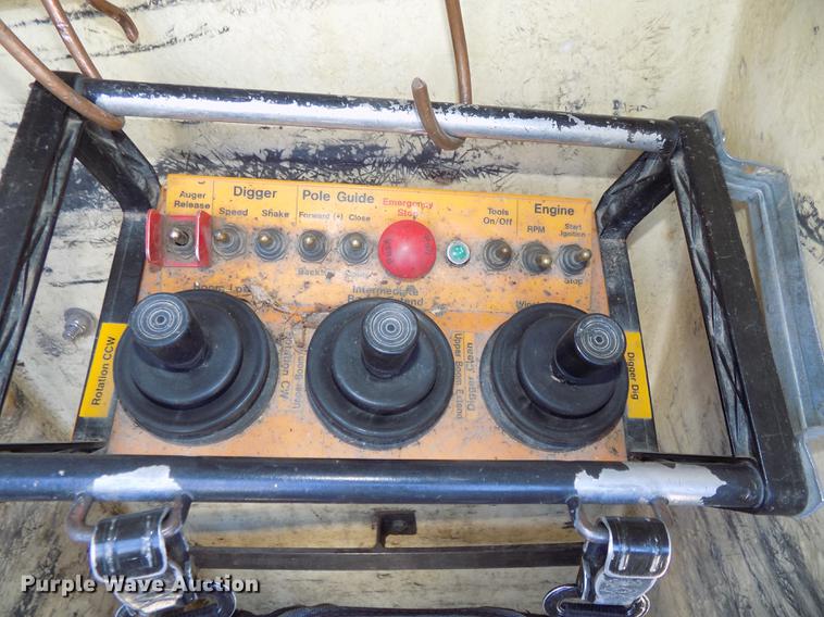 image for item DE7659 2005 International 7400 digger derrick truck