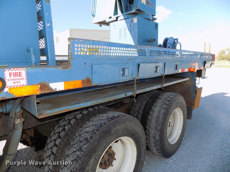 image for item DE7659 2005 International 7400 digger derrick truck