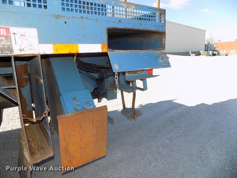 image for item DE7659 2005 International 7400 digger derrick truck