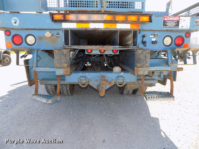 image for item DE7659 2005 International 7400 digger derrick truck