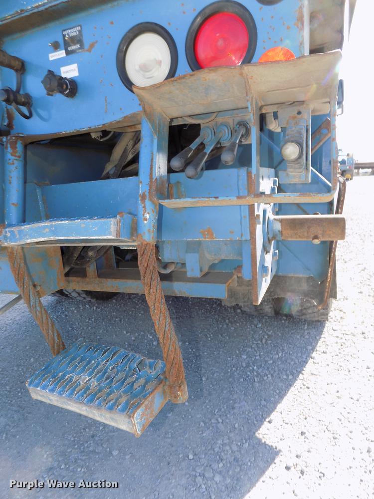 image for item DE7659 2005 International 7400 digger derrick truck