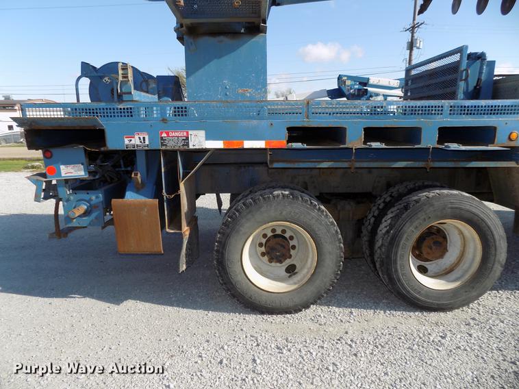 image for item DE7659 2005 International 7400 digger derrick truck