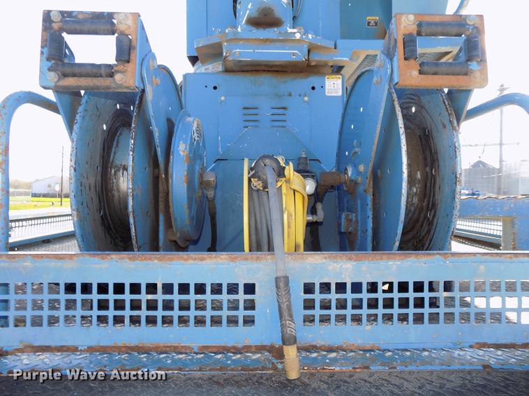 image for item DE7659 2005 International 7400 digger derrick truck