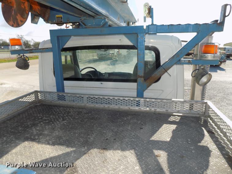 image for item DE7659 2005 International 7400 digger derrick truck