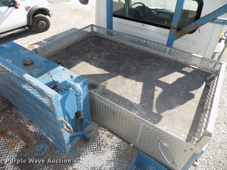 image for item DE7659 2005 International 7400 digger derrick truck