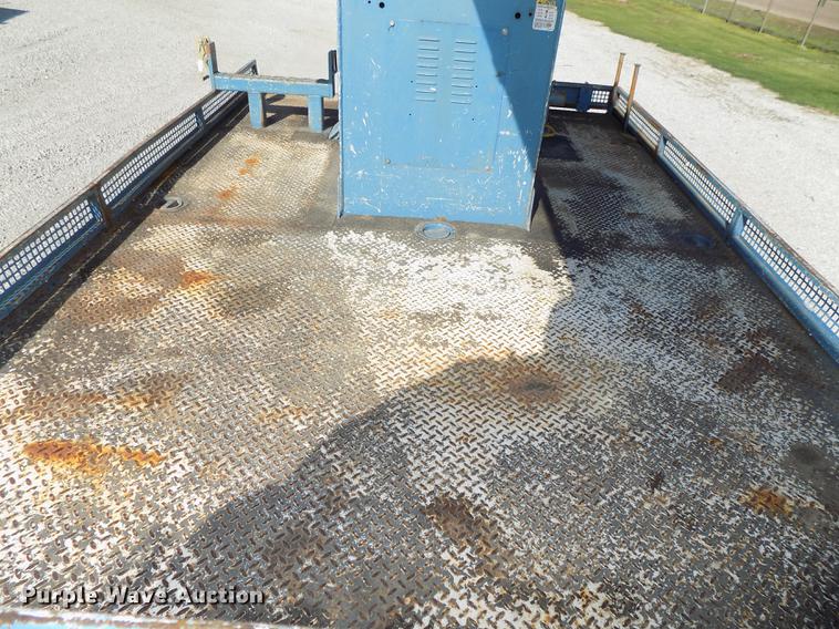 image for item DE7659 2005 International 7400 digger derrick truck