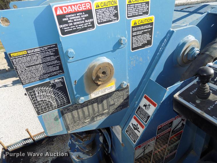 image for item DE7659 2005 International 7400 digger derrick truck