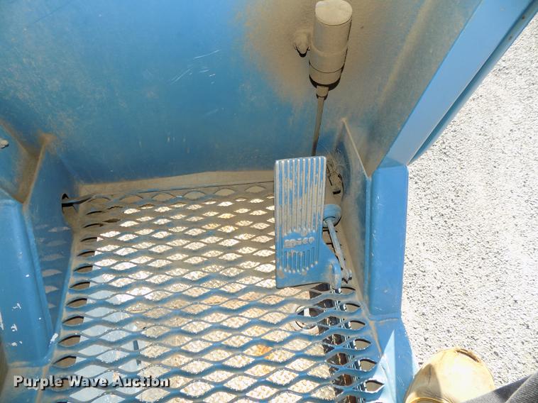 image for item DE7659 2005 International 7400 digger derrick truck