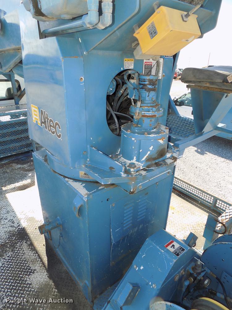 image for item DE7659 2005 International 7400 digger derrick truck