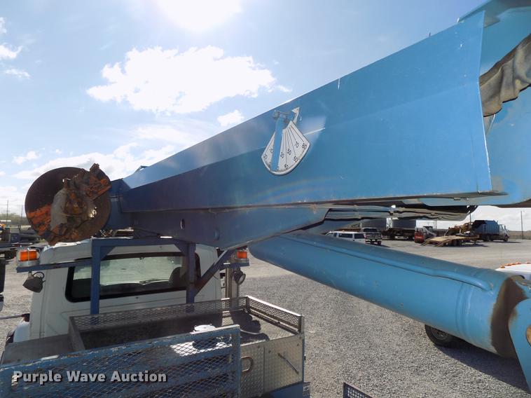 image for item DE7659 2005 International 7400 digger derrick truck