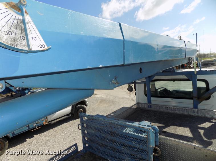 image for item DE7659 2005 International 7400 digger derrick truck