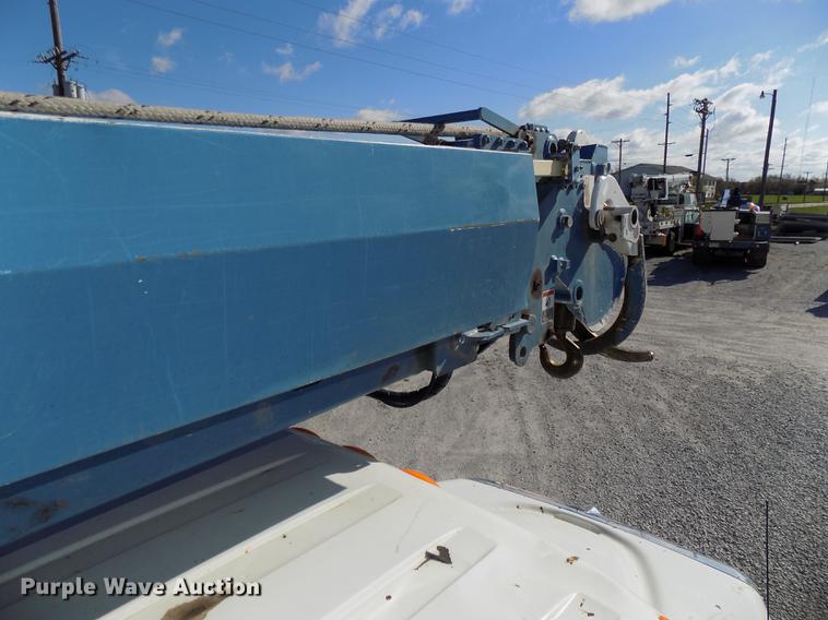 image for item DE7659 2005 International 7400 digger derrick truck