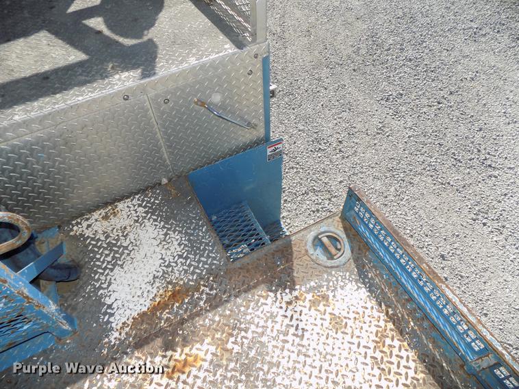 image for item DE7659 2005 International 7400 digger derrick truck