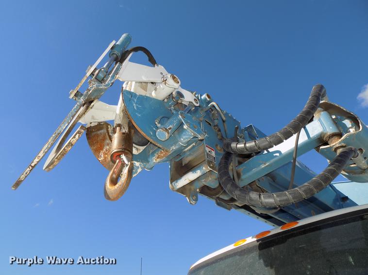 image for item DE7659 2005 International 7400 digger derrick truck