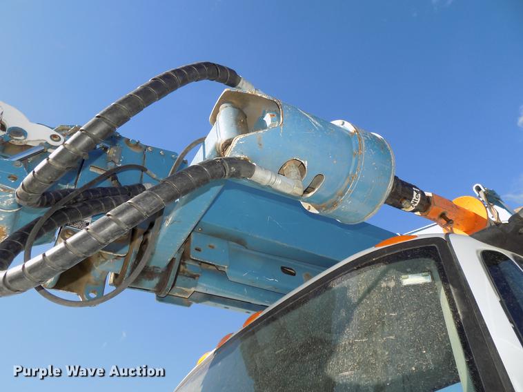 image for item DE7659 2005 International 7400 digger derrick truck