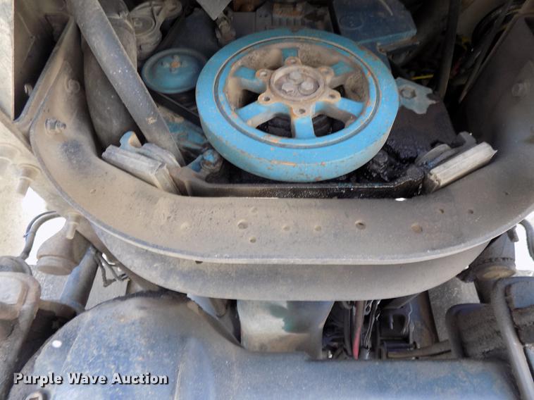 image for item DE7659 2005 International 7400 digger derrick truck