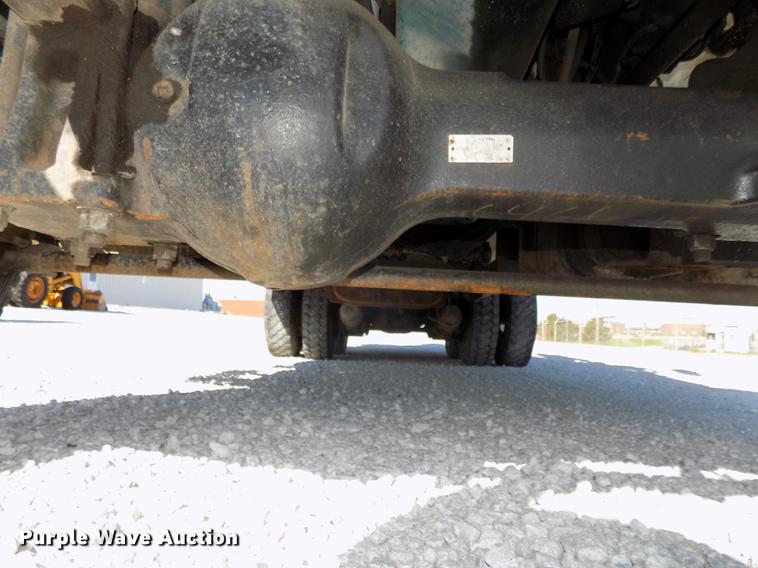 image for item DE7659 2005 International 7400 digger derrick truck