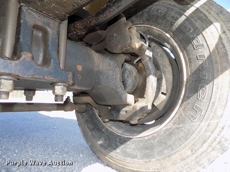 image for item DE7659 2005 International 7400 digger derrick truck