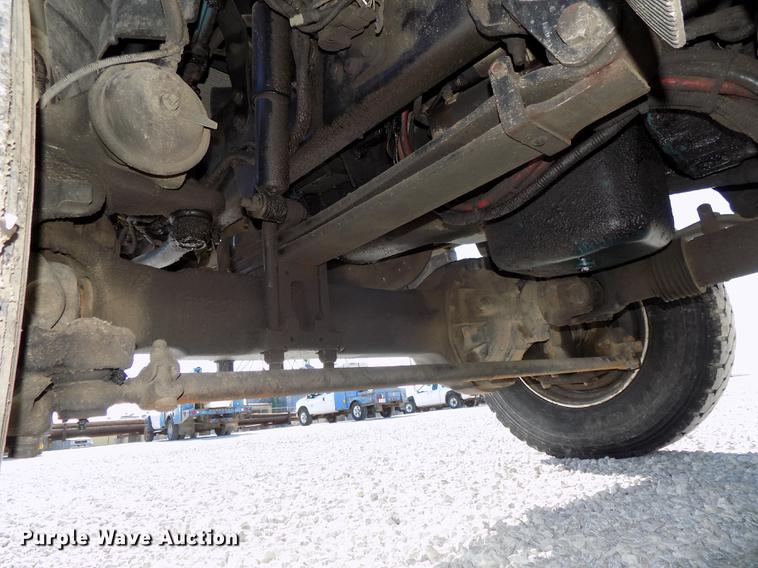 image for item DE7659 2005 International 7400 digger derrick truck