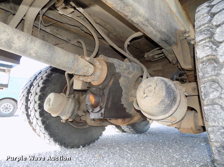 image for item DE7659 2005 International 7400 digger derrick truck