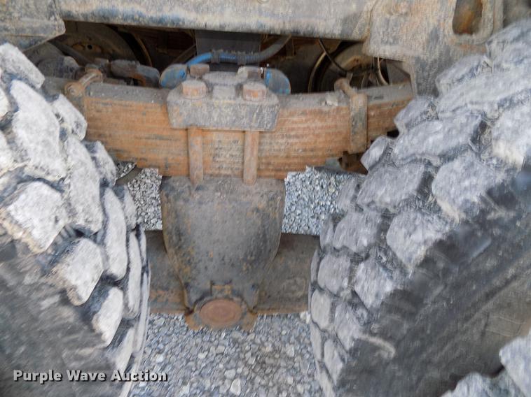 image for item DE7659 2005 International 7400 digger derrick truck