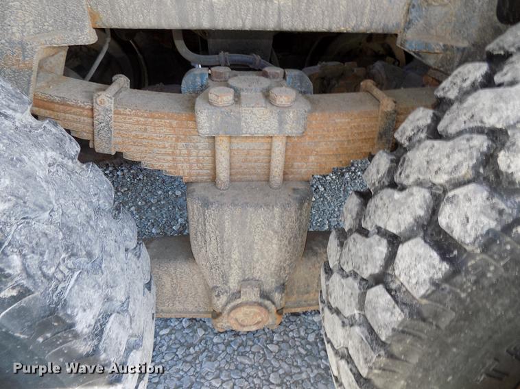 image for item DE7659 2005 International 7400 digger derrick truck