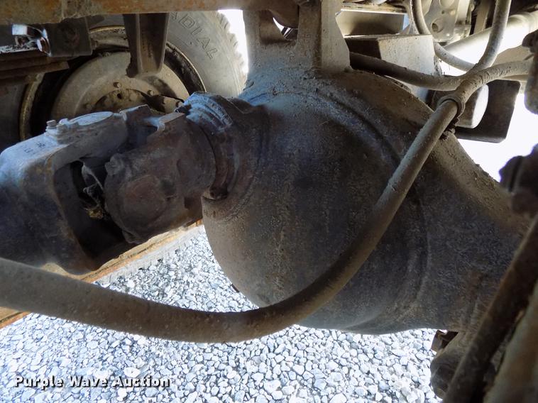 image for item DE7659 2005 International 7400 digger derrick truck