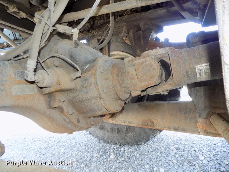 image for item DE7659 2005 International 7400 digger derrick truck