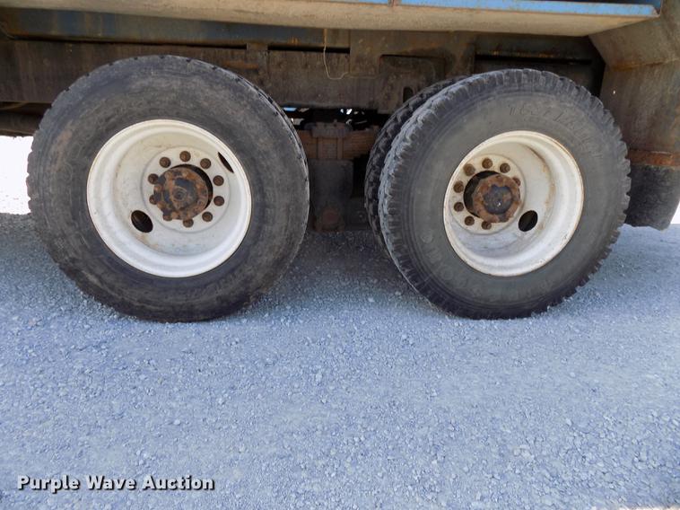 image for item DE7659 2005 International 7400 digger derrick truck