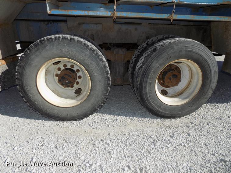 image for item DE7659 2005 International 7400 digger derrick truck