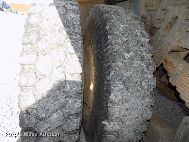 image for item DE7659 2005 International 7400 digger derrick truck