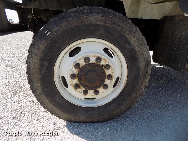 image for item DE7659 2005 International 7400 digger derrick truck