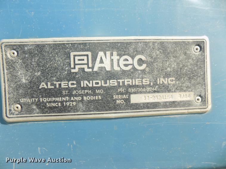 image for item DE7659 2005 International 7400 digger derrick truck