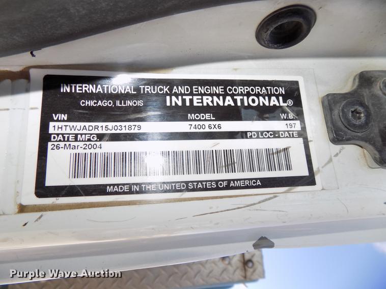 image for item DE7659 2005 International 7400 digger derrick truck