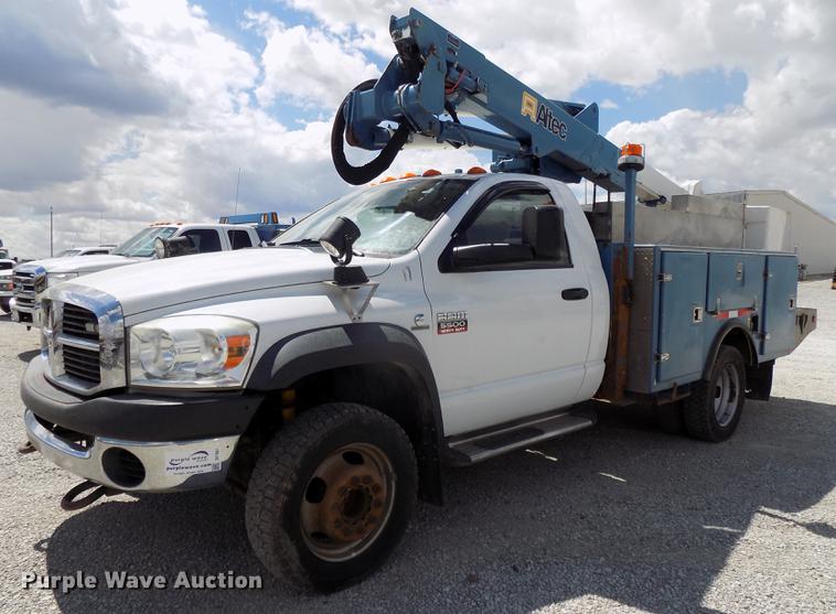 image for item DE7661 2009 Dodge Ram 5500 bucket truck
