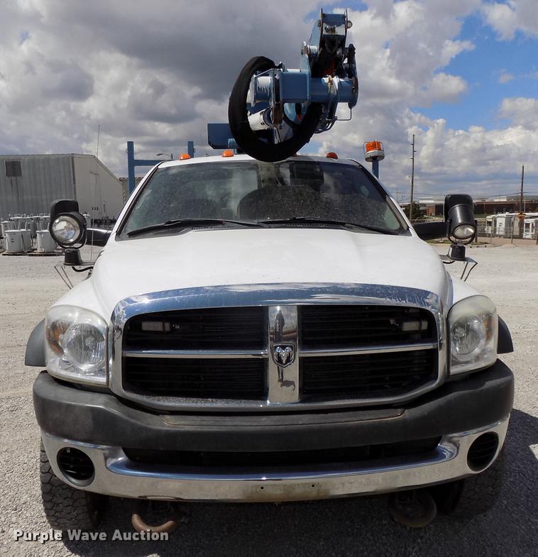 image for item DE7661 2009 Dodge Ram 5500 bucket truck