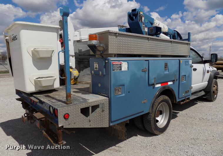 image for item DE7661 2009 Dodge Ram 5500 bucket truck