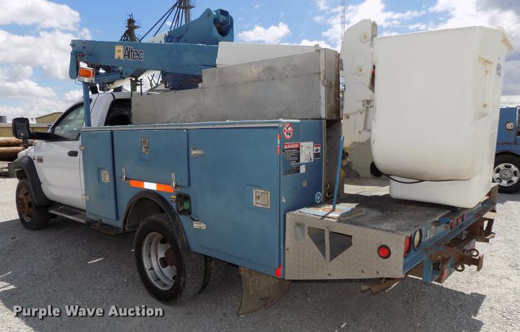 image for item DE7661 2009 Dodge Ram 5500 bucket truck