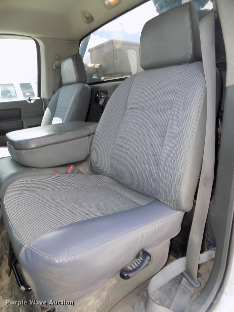 image for item DE7661 2009 Dodge Ram 5500 bucket truck