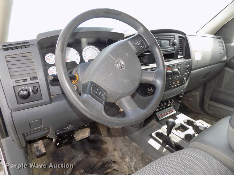 image for item DE7661 2009 Dodge Ram 5500 bucket truck