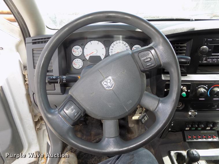 image for item DE7661 2009 Dodge Ram 5500 bucket truck