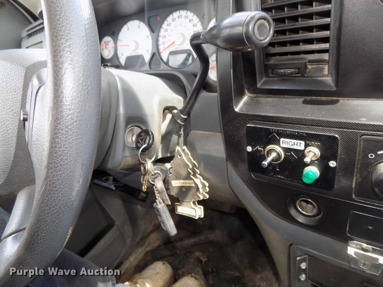 image for item DE7661 2009 Dodge Ram 5500 bucket truck