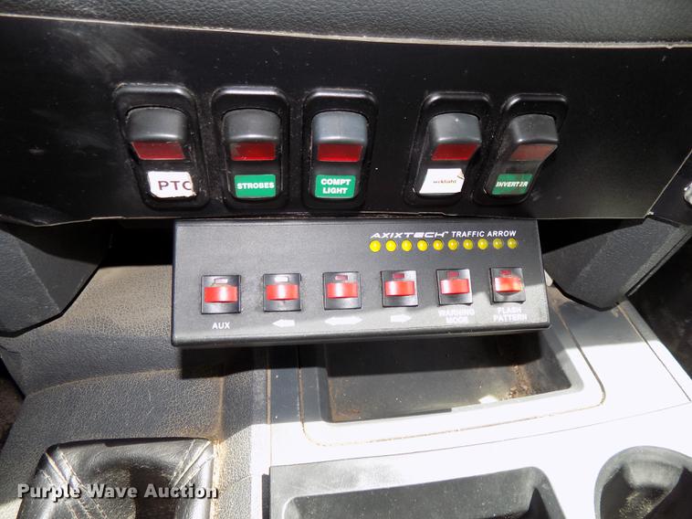 image for item DE7661 2009 Dodge Ram 5500 bucket truck