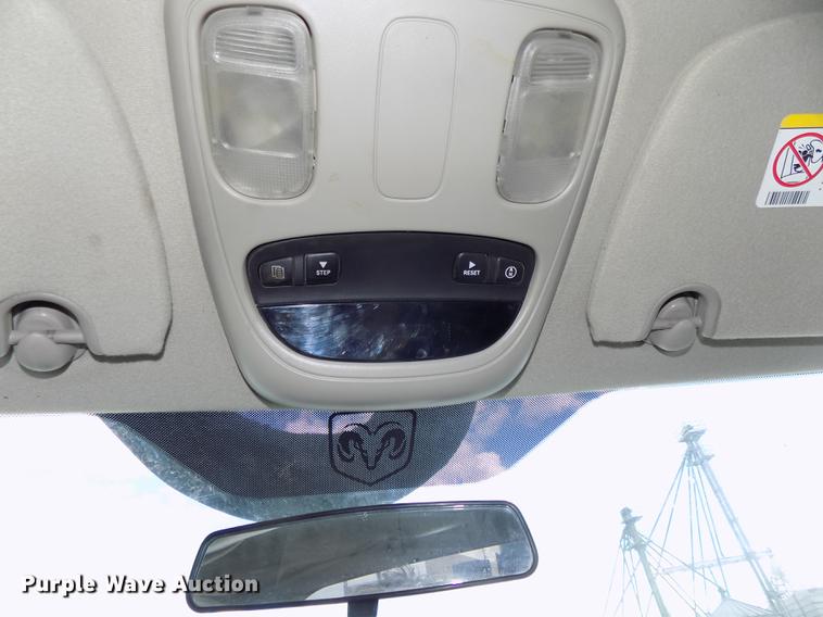 image for item DE7661 2009 Dodge Ram 5500 bucket truck