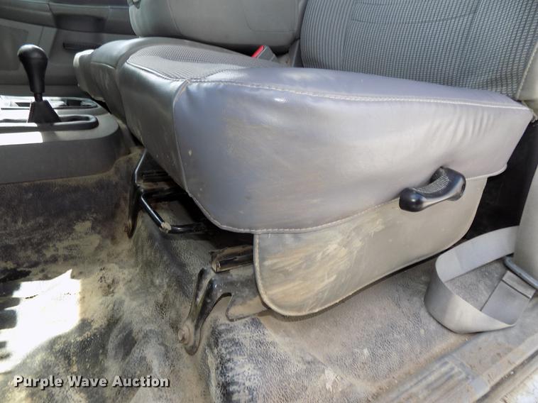 image for item DE7661 2009 Dodge Ram 5500 bucket truck