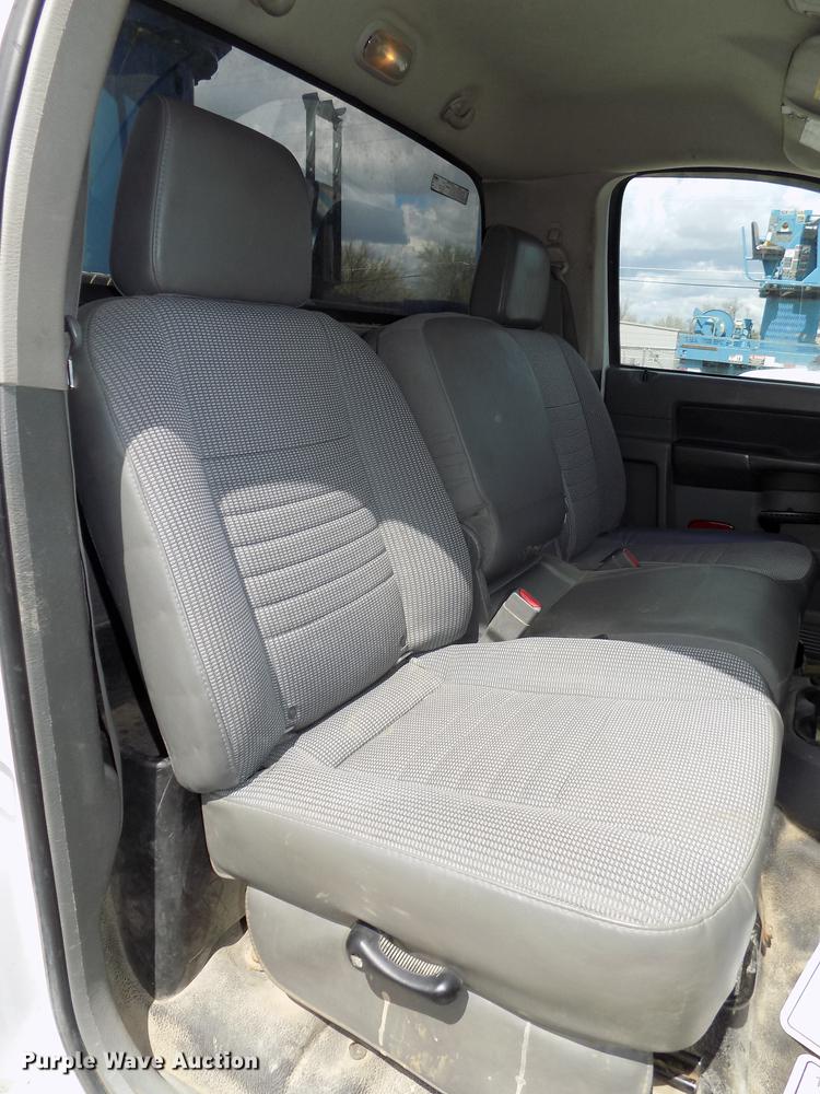 image for item DE7661 2009 Dodge Ram 5500 bucket truck