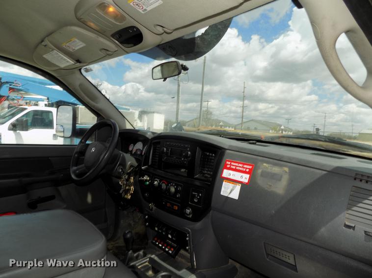 image for item DE7661 2009 Dodge Ram 5500 bucket truck